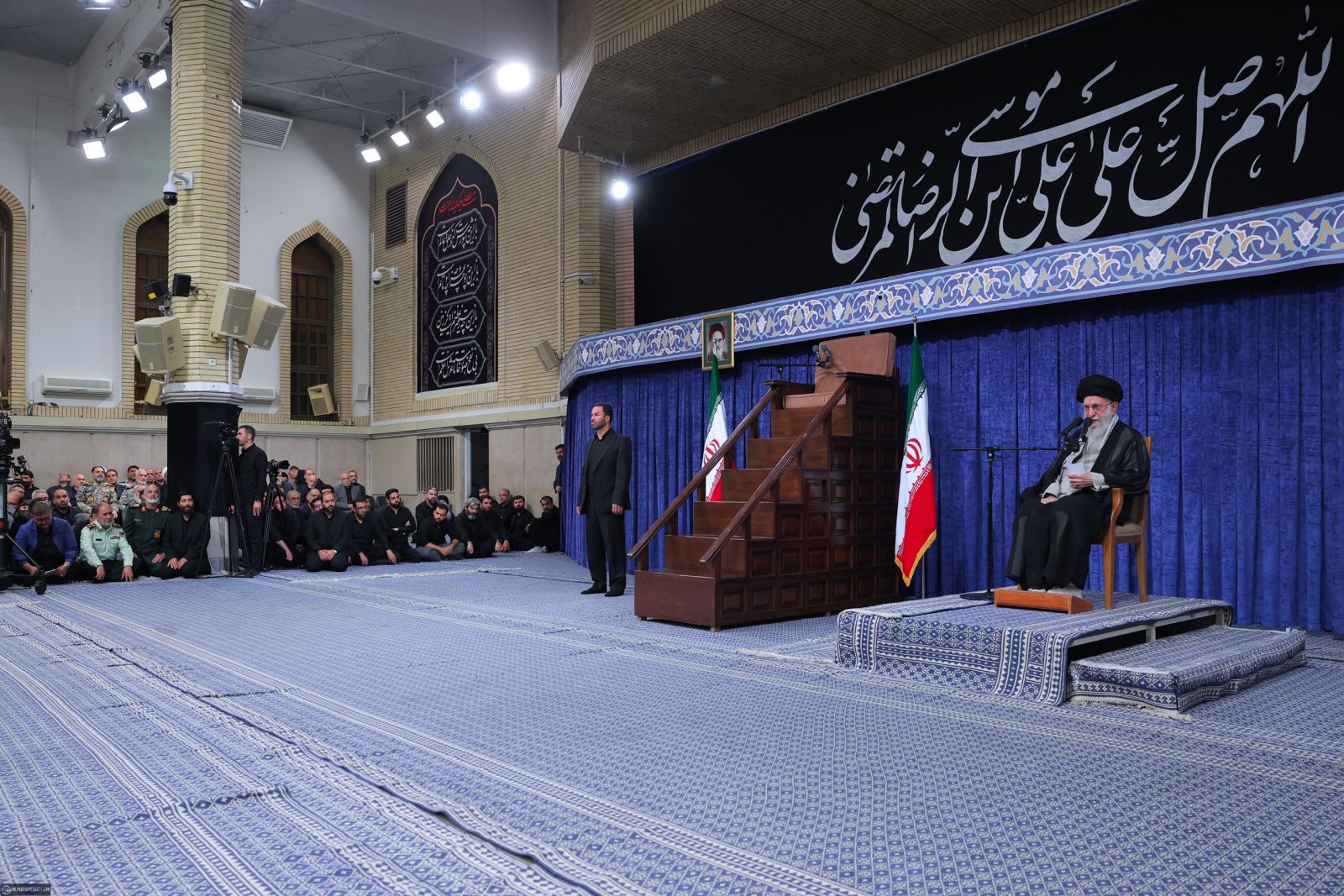 رهبر انقلاب: دشمنان ایران فهمیدهاند که ملت ایران و نظام اسلامی را نمیتوان با جنگ به زانو درآورد/ همه باید از خدمتگزاران کشور بهویژه رئیس جمهور پرتلاش حمایت کنند