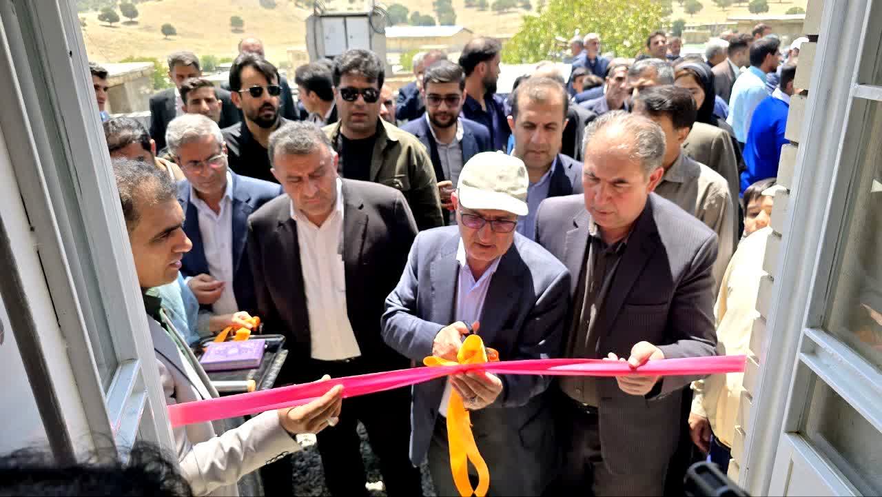 تصاویر | ۱۵ میلیارد تومان سرمایهگذاری برای توسعه شهری سیسخت و پاتاوه / افتتاح ۱۱۵ پروژه آموزشی تا مهرماه در کهگیلویه و بویراحمد / ۱۷ میلیارد تومان برای بهبود کیفیت اینترنت در استان / افتتاح و کلنگزنی هشت پروژه راهداری با اعتبار ۱۳۹ میلیارد تومان در دنا