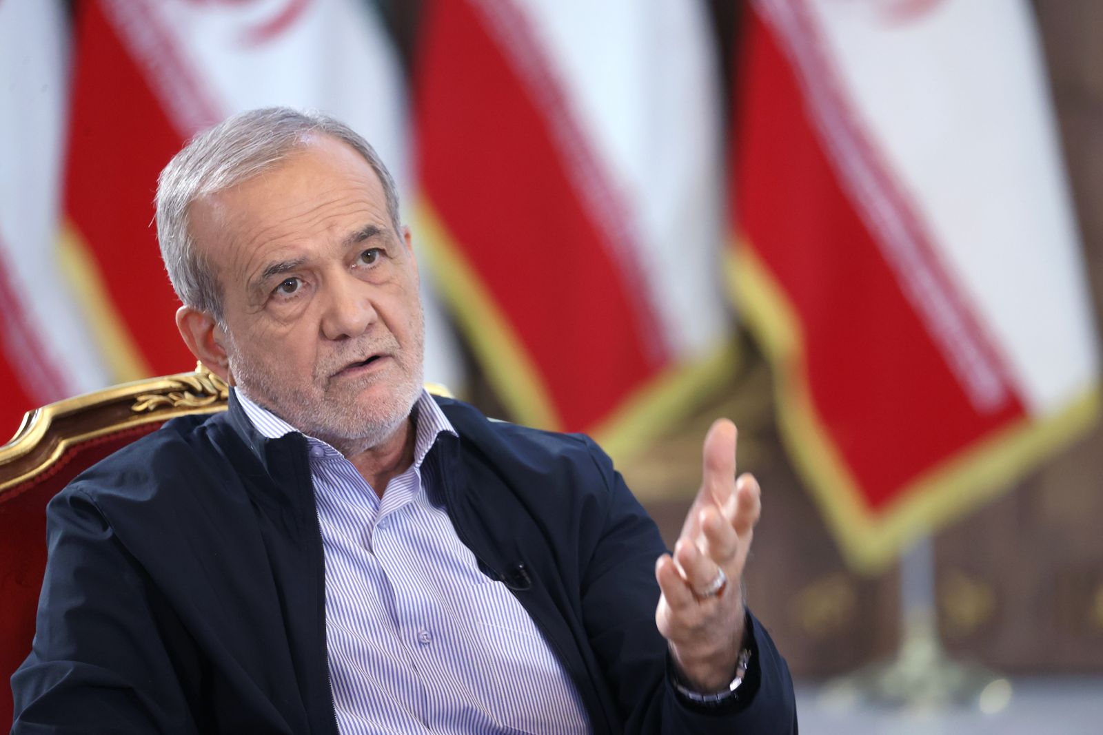 پزشکیان: ما نمی‌خواهیم اسنپ‌بک فعال شود / صداهایی از مجلس می‌آید که بدتر از آن است / طبیعتا نمی‌خواهیم اسنپ‌بک فعال شود/ کشورهایی که ناقض قوانین بین‌المللی هستند، صلاحیت متهم کردن ایران به نقض این قوانین را ندارند/ بیش از اسنپ‌بک یا تهدیدهای خارجی از اختلافات داخلی واهمه دارم/ اگر موشک داشته باشیم، ولی مردم را نداشته باشیم، هیچ قدرتی نداریم/ آیا کسانی که در خارج زندگی می‌کنند و حجاب ندارند، لزوما عفاف ندارند! / همان کسانی که روزی به‌کلی با برجام مخالف بودند، حالا می‌گویند دیدید اسنپ‌بک فعال شد؟ این تناقض است / اگر کسی در خارج، روسری ندارد، آیا یعنی بی‌عفت است؟ این برداشت حداقل در ذهن من نمی‌گنجد / [اگر قانون حجاب اجرا می شد]، ممکن بود فضای کشور به سمتی برود که دیگر امکان مدیریت آن وجود نداشته باشد