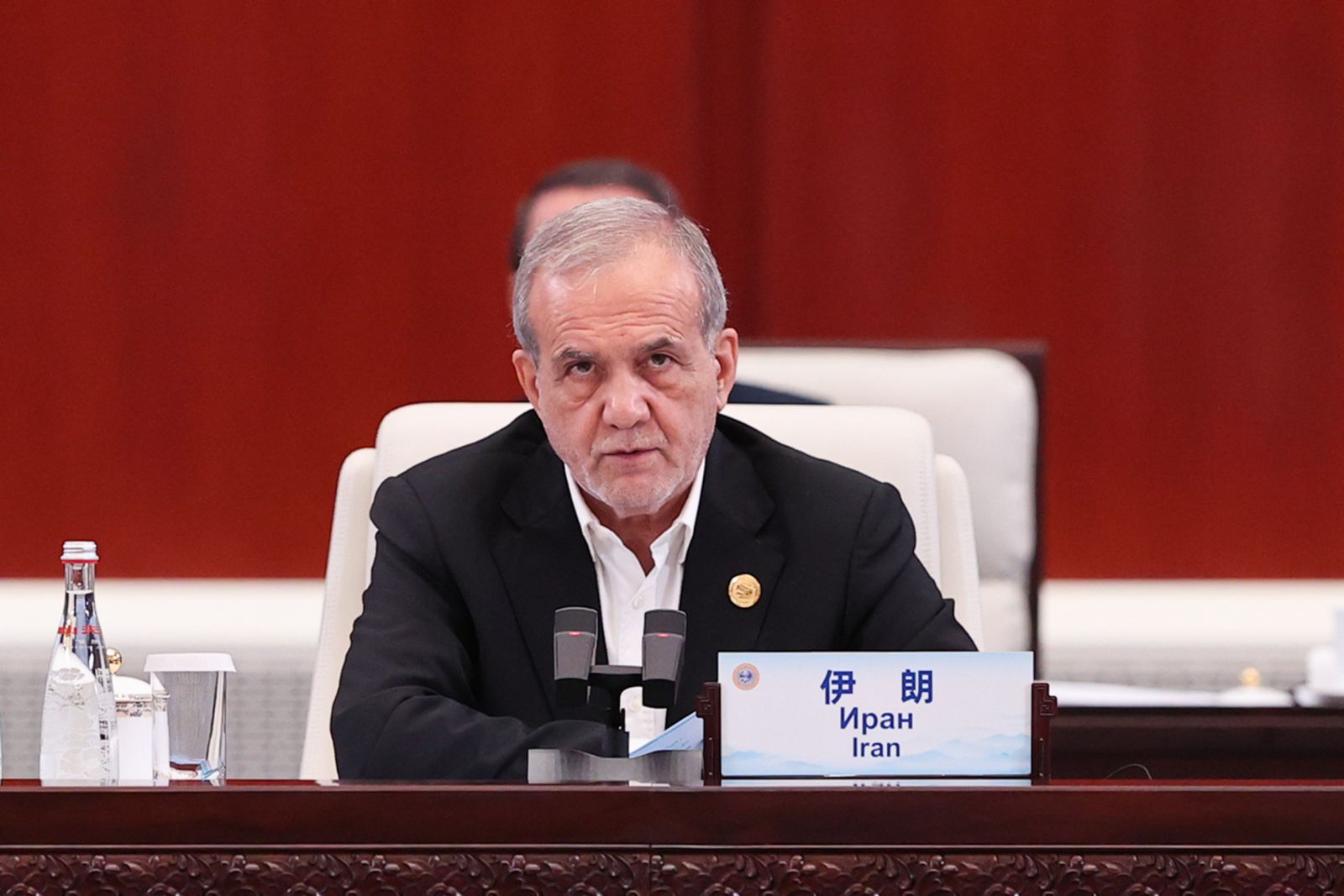 سازمان شانگهای در راستای ایجاد جهانی صلح‌آمیزتر و نیز مهیاتر برای همکاری‌های اقتصادی گام بردارد /  بندر چابهار به زودی به شبکه ریلی سراسری ایران متصل خواهد شد / این موضوع تحول مهمی را در اتصال چین، کشورهای آسیای مرکزی و افغانستان به اقیانوس هند ایجاد خواهد کرد / سرمایه‌گذاران می‌توانند برای توسعه و نیز ایجاد مراکز لجستیک در این بندر از تسهیلات و تخفیفات مختلف استفاده کنند