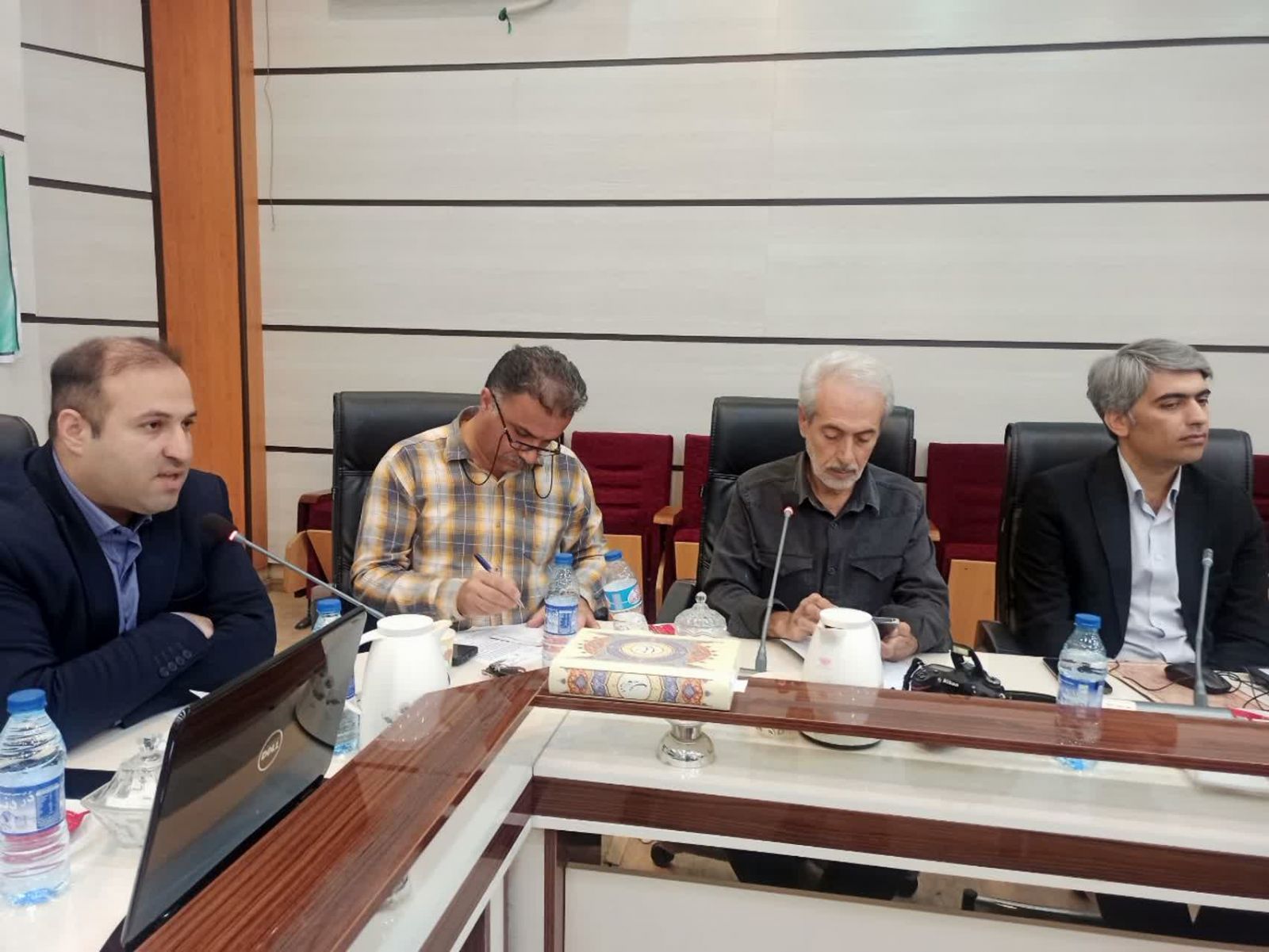 نشست شورای سلامت و امنیت غذایی شهرستان گچساران بدون حضور فرماندار 