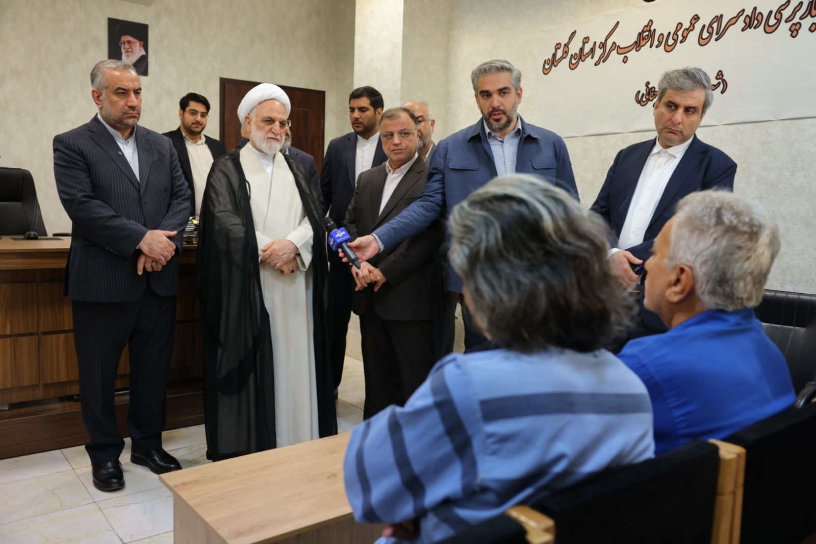 بازدید رئیس قوه قضاییه از دادسرای مرکز استان گلستان بازدید رئیس قوه قضاییه از دادسرای مرکز استان گلستان/ بررسی پروندههای «کلاهبرداری شبکهای»، «اختلاس»، «قاچاق سازمان یافته خودرو» و «جنایت سقط جنین» در شعب بازپرسی دادسرای گرگان