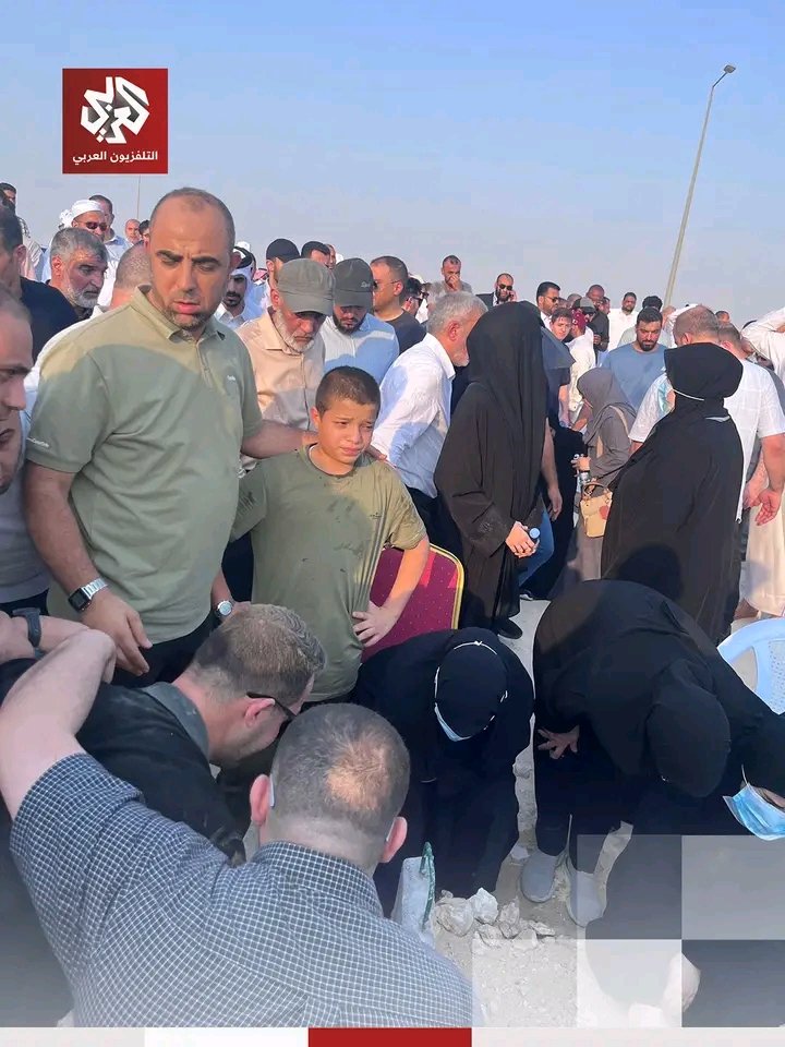تصویر سه رهبر حماس مقابل دوربین‌ها پس از حمله اسرائیل به قطر