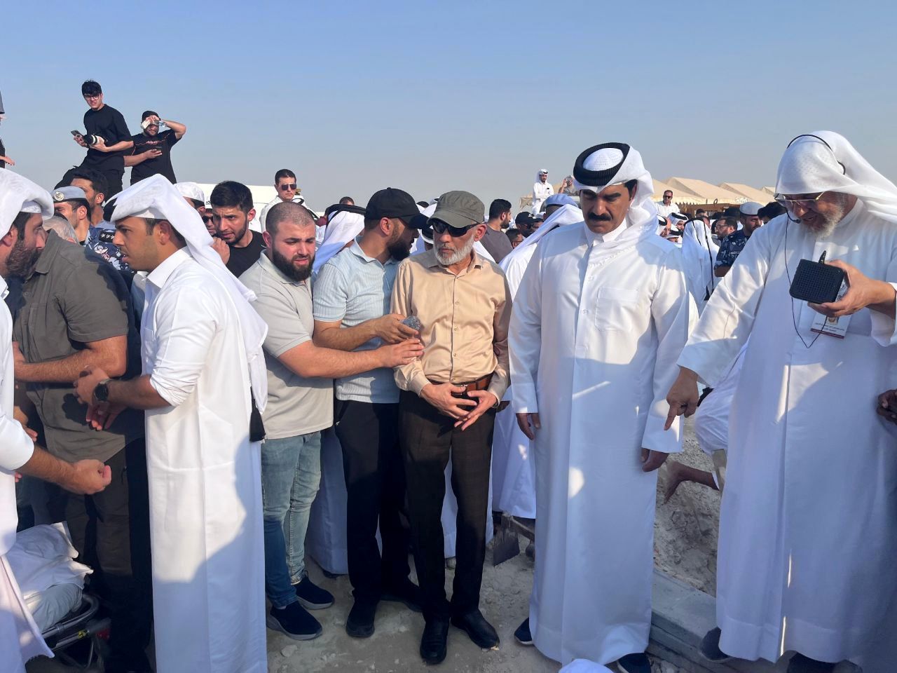 تصویر سه رهبر حماس مقابل دوربین‌ها پس از حمله اسرائیل به قطر