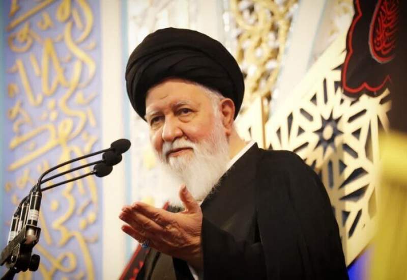 علم الهدی: برخی از جبهه‌های داخلی با تُهی کردن فضا، در نقش اشعث بن قیس ظاهر می‌شوند؛ می خواهند مقابله با آمریکا را کنار بگذاریم /وضعیت امروز به لحاظ سیاسی و فکری با دوران امام حسن تفاوت دارد؛ هوشیاری در برابر تبلیغات سازش‌گرایانه از چالش‌های امروز است