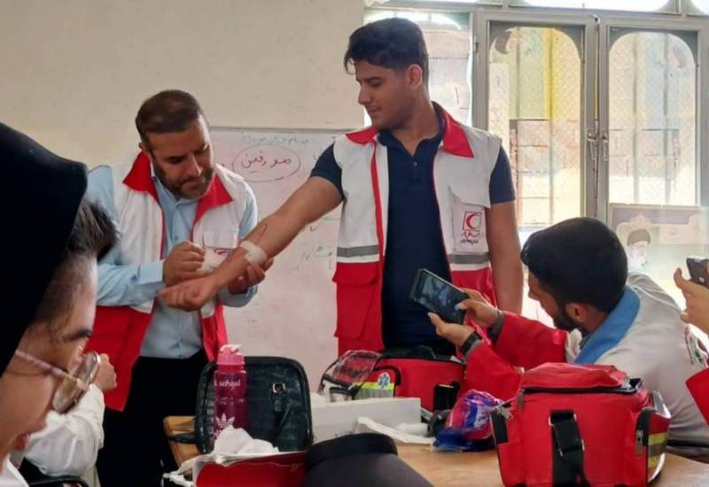 برگزاری دوره آمادگی عمومی و اقدامات ایمنی در شرایط جنگی در هلال‌احمر لنده