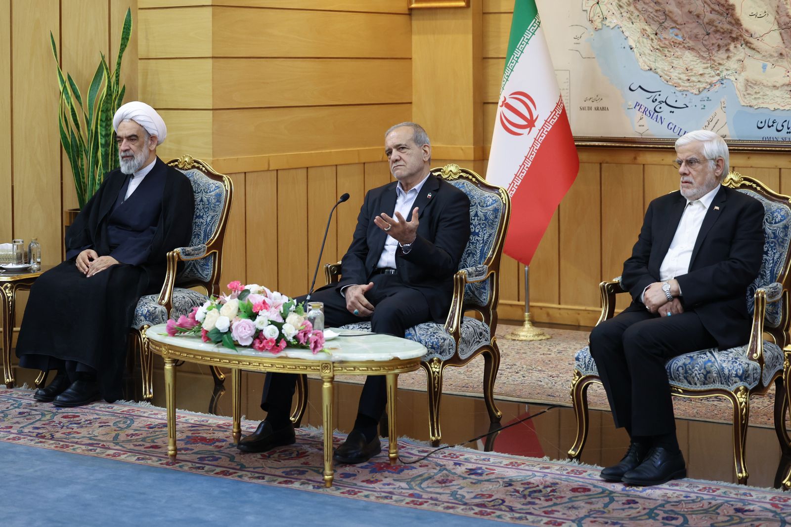 پزشکیان عازم نیویورک شد/ صدای ملت ایران را به جهانیان میرسانیم / مجمع عمومی سازمان ملل فرصتی استثنایی برای بیان مواضع صریح و اصولی ایران است/ صلح و عدالت باید برای همه ملتها تضمین شود/ همگرایی واقعی در گرو احترام به حق حیات و امنیت انسانهاست