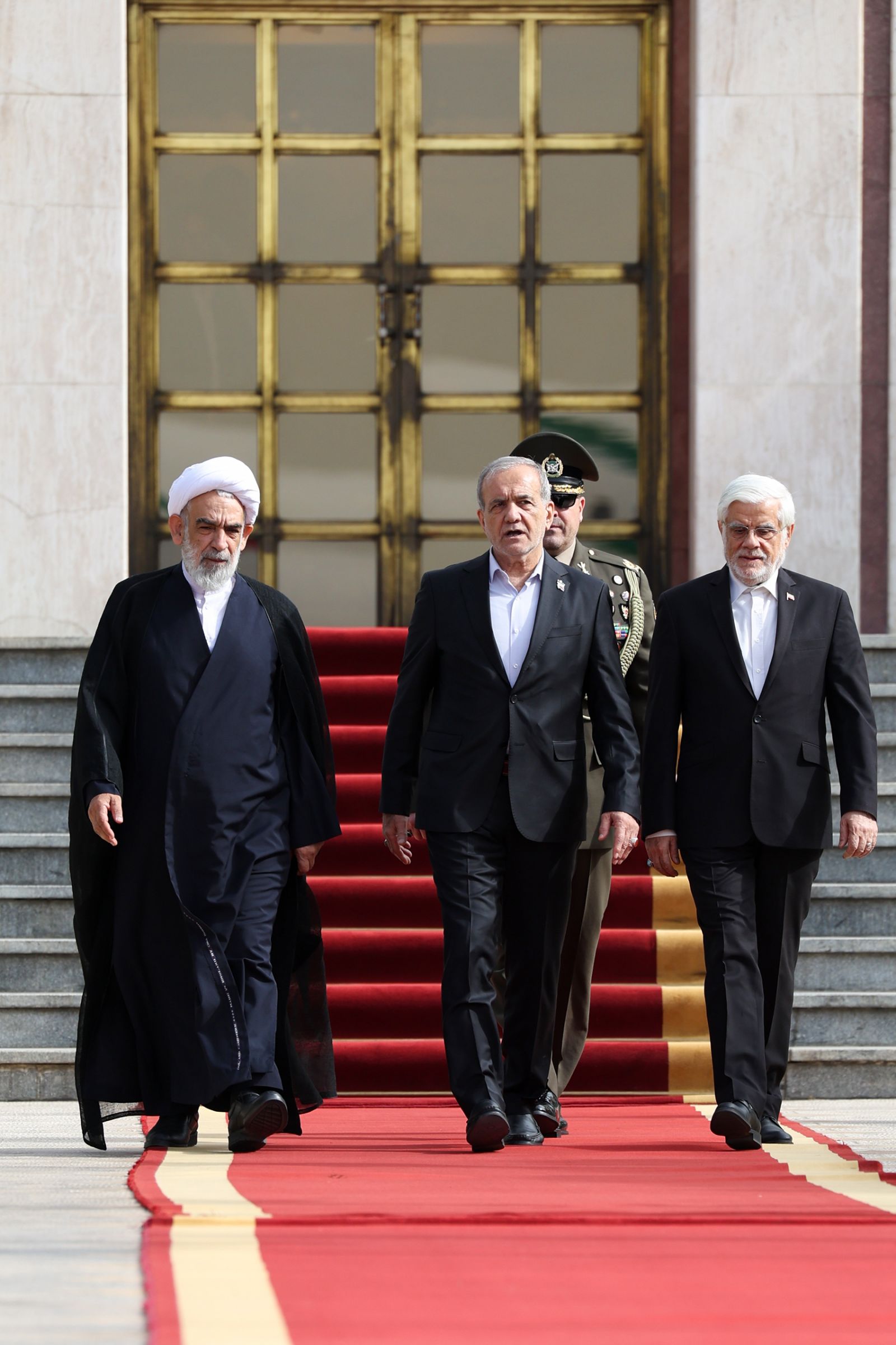 پزشکیان عازم نیویورک شد/ صدای ملت ایران را به جهانیان میرسانیم / مجمع عمومی سازمان ملل فرصتی استثنایی برای بیان مواضع صریح و اصولی ایران است/ صلح و عدالت باید برای همه ملتها تضمین شود/ همگرایی واقعی در گرو احترام به حق حیات و امنیت انسانهاست