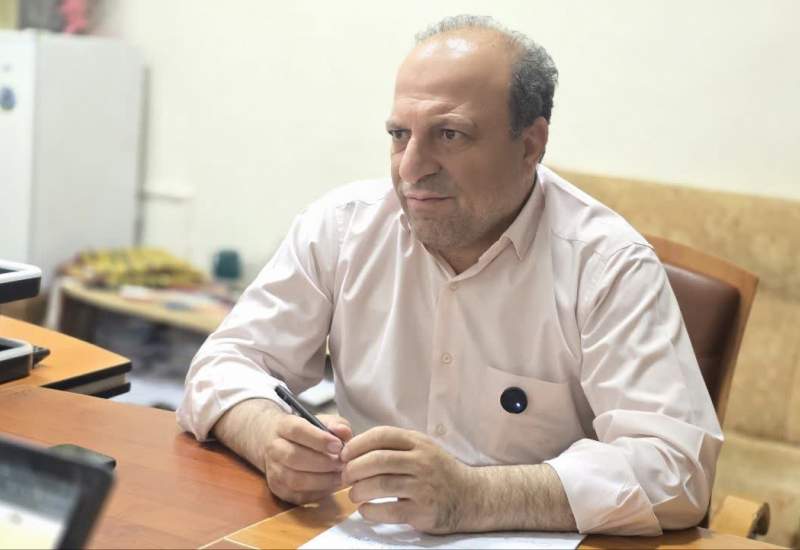 سید احسان عسکری، معاون اقتصادی کهگیلویه و بویراحمد: در سفر پزشکیان، رئیس‌جمهور  که ظرف ۴۵ روز آینده انجام می‌شود، شاهد تحولات بزرگی خواهیم بود /  ۷۰ پروژه بزرگ با ۸.۷ میلیارد دلار سرمایه‌گذاری در استان / آغاز عملیات توسعه میادین نفتی شورم، دودرو و گازی مختار با 5 هزار همت /  امیدواری به کلنگ‌زنی ۱۵ طرح جدید در سفر رئیس‌جمهور / پروژه میدان گازی مختار به دلیل برخی کارشکنی‌ها در سطح وزارت نفت، حدود ۵۰ روز است که عملیات آن متوقف مانده است / پروژه گردشگری پل معلق و زیپ‌لاین تنگ مهریان با وجود برخی معارضات در حال پیشرفت است / احداث بزرگ‌ترین درمانگاه ۱۰ طبقه سینوهه در یاسوج  <img src="/images/video_icon.png" width="11" height="10" border="0" align="top">