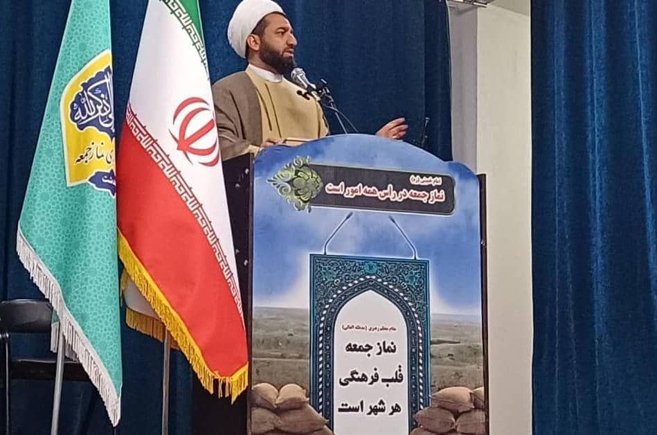 انتقاد امام جمعه دهدشت به استفاده از موسیقی سنتی در جلسه شورای اداری شهرستان کهگیلویه در حضور وزیر میراث فرهنگی/ خروجی این سفرها باید عدد و رقم و اعتبار مشخص برای پروژه‌ها باشد؛