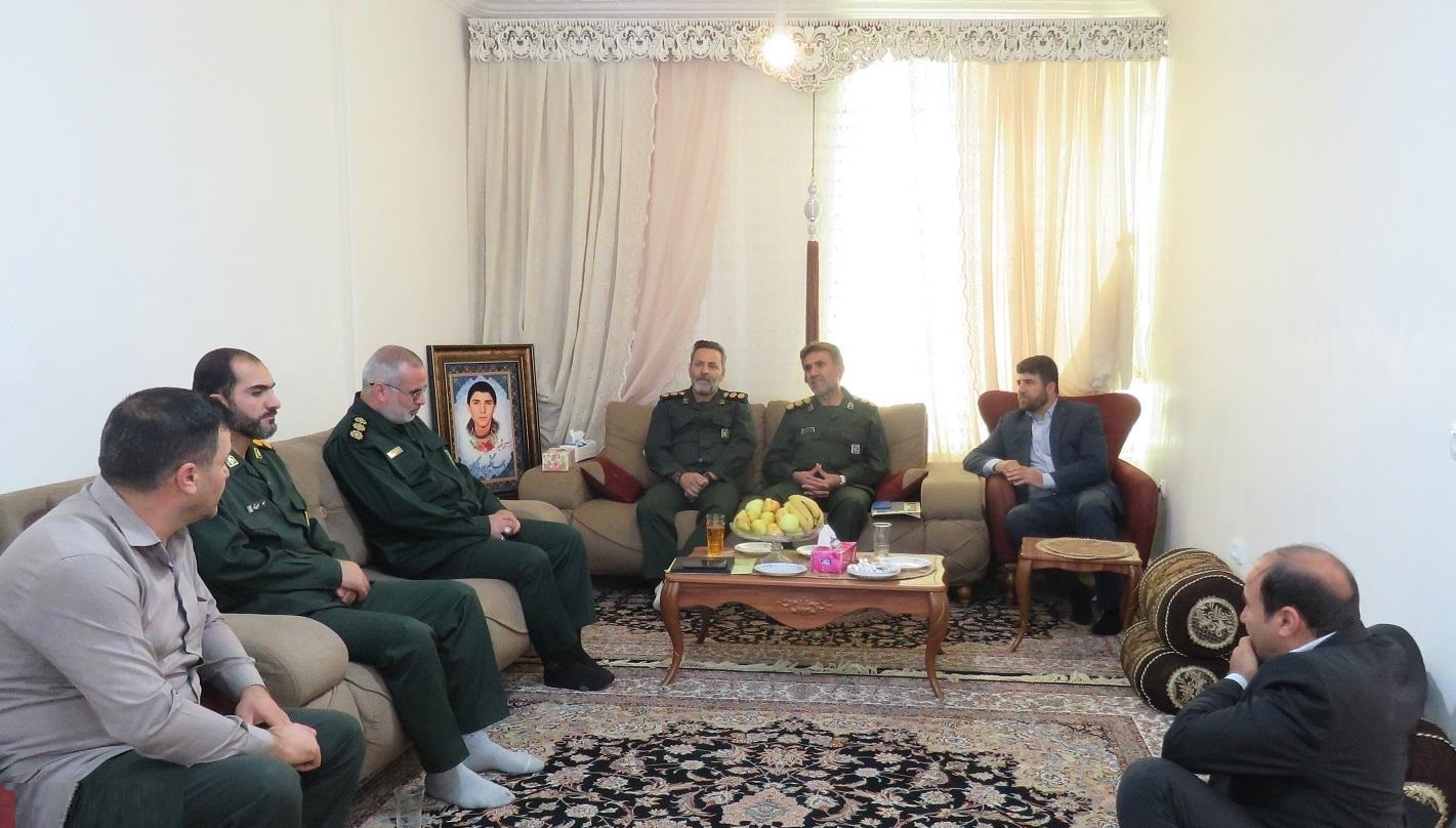 دیدار جمعی از فرماندهان سپاه با خانواده شهدای شهرستان بویراحمد دیدار جمعی از فرماندهان سپاه با خانواده شهدای شهرستان بویراحمد