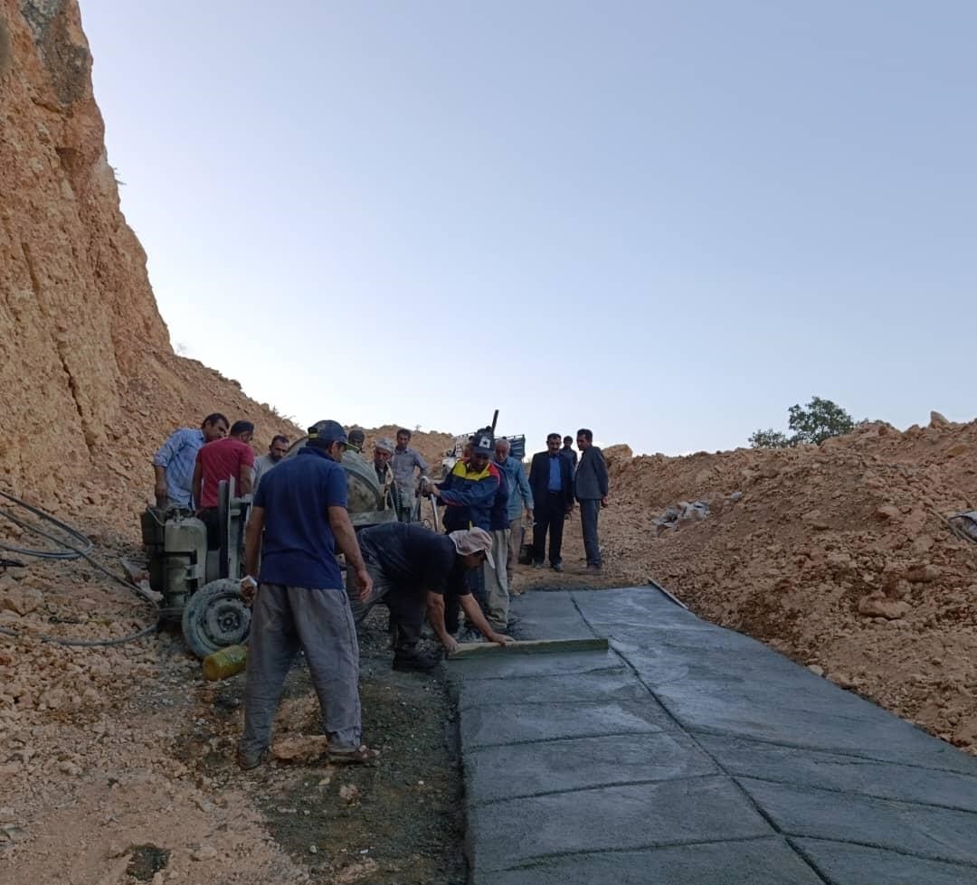 تصاویر | کار عجیب و معنادار اهالی روستای «جلاله» سادات محمودی دنا / آیا مسئولان منظور این اقدام مردم را متوجه می‌شوند؟