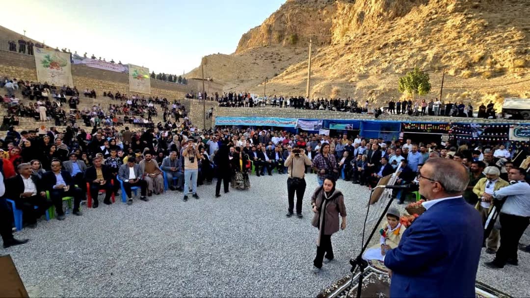 تصاویر | رؤیای جهانی‌شدن مارین؛ نخستین جشنواره انار در گچساران برگزار شد