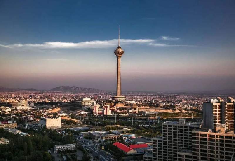 گزارش خبرنگار نیویورک‌تایمز از ایرانِ پساجنگ / فردی با انگشت به سینه‌ام زد و گفت: «حتی تو هم مسلمان خواهی شد»
