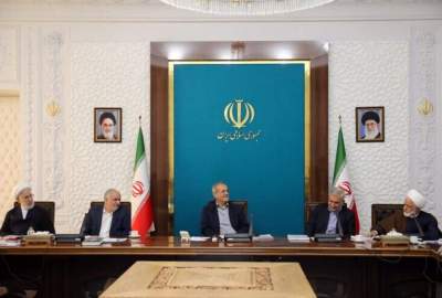 پزشکیان: خود دستگاه‌های دولتی یکی از ناقضان اصلی اصول قانون اساسی و متخلفین هستند / سنگ بزرگ علامت نزدن است