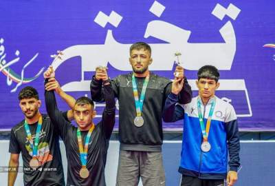 حسین بیژنی، کشتی‌گیر کهگیلویه و بویراحمد بر بام جام تختی ایستاد