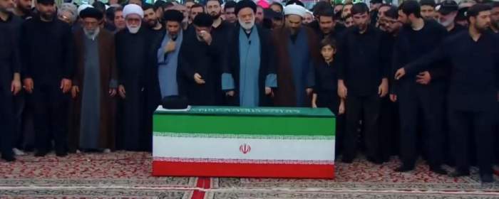 فیلم| آغاز نماز بر پیکر رهبر شهید توسط آیت‌الله سیدمصطفی خامنه‌ای   