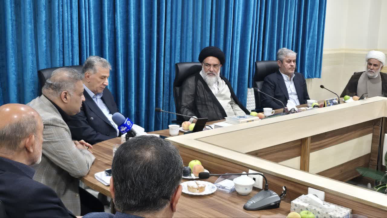 آیت‌الله حسینی: تاجگردون یک سرمایه ملی و مایه افتخار است / گنج واقعی ما نفت نیست، نیروی انسانی است