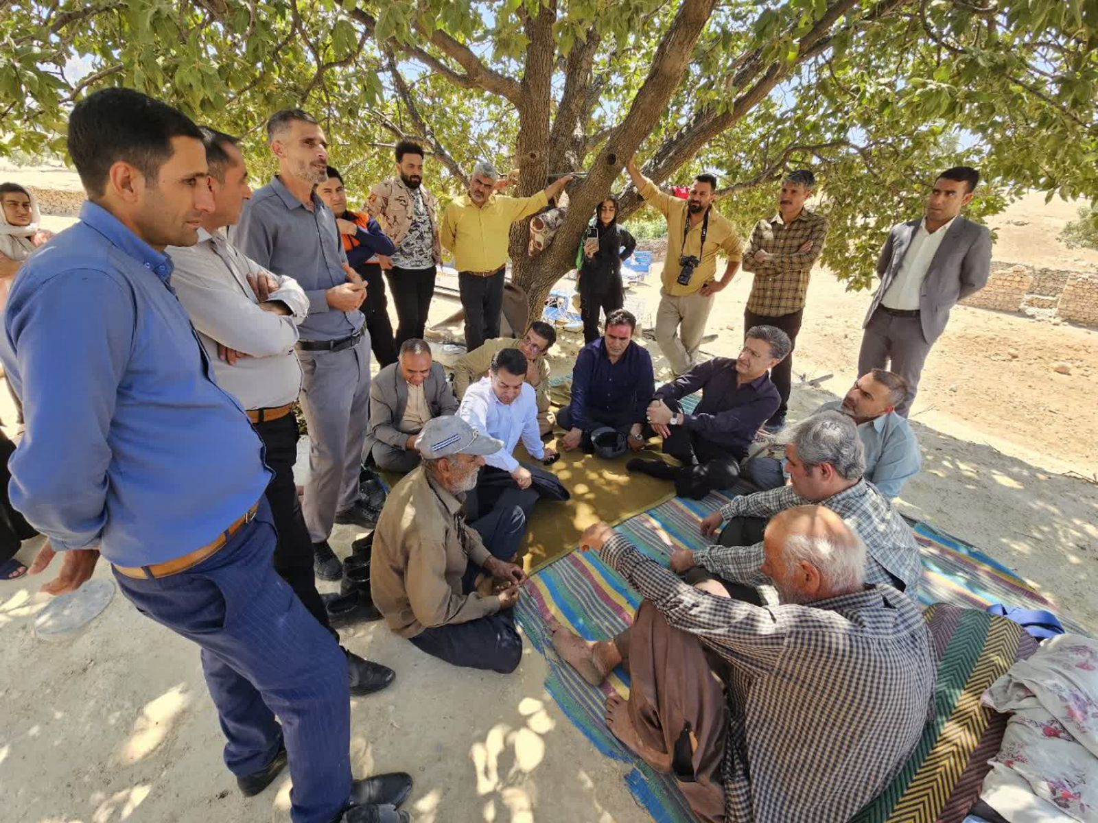 بازدید تاجگردون و معاون راهداری کشور از راههای روستایی شهرستان باشت + تصاویر