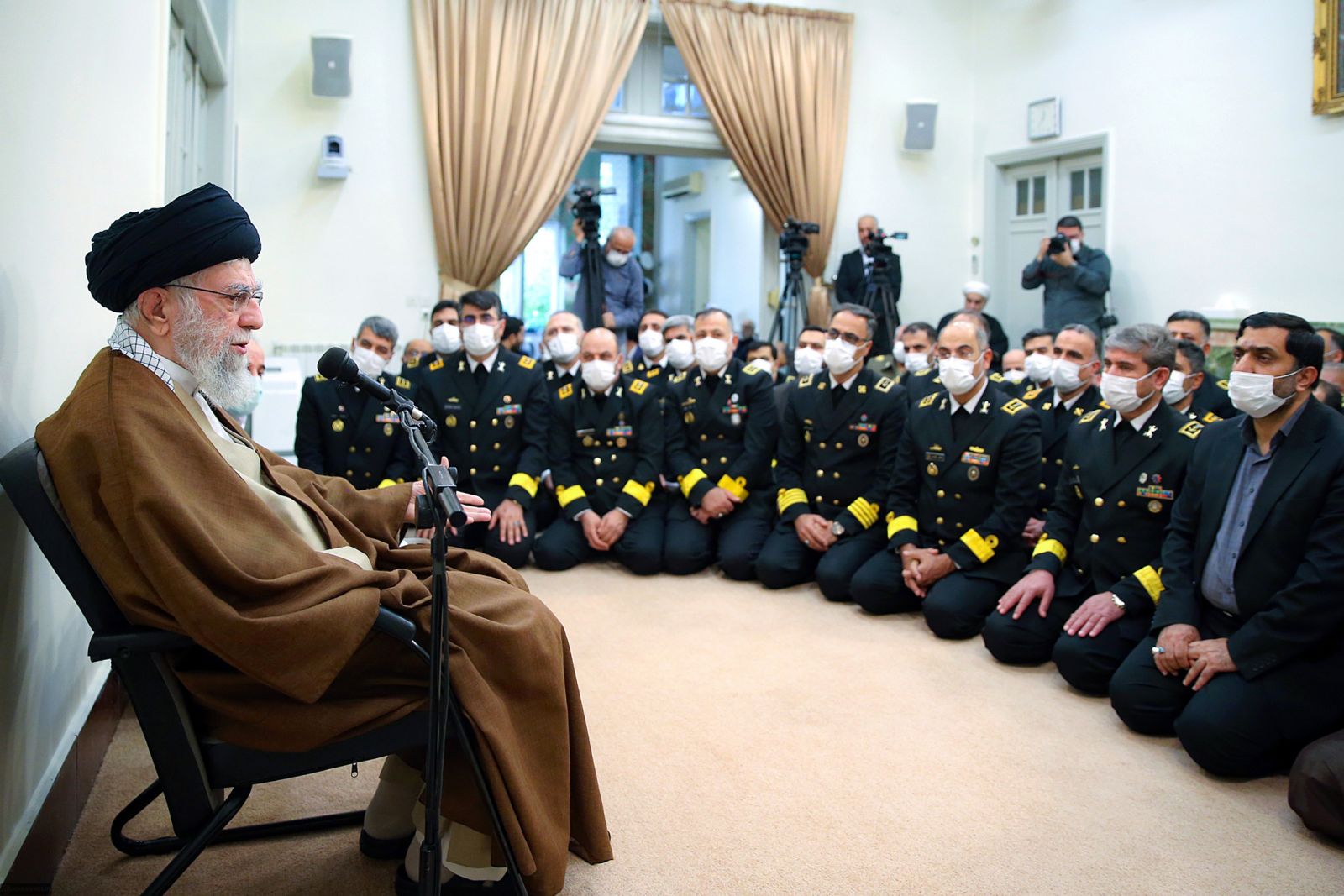 نیروی دریایی ارتش ظرفیت بزرگ نظام و کشور است / با قدرت و صلابت سفر ۳۶۰ درجه به دور دنیا انجام می‌دهد / در سواحل دریای خزر ناوشکن ساخته و در آنجا به آب انداخته می‌شود