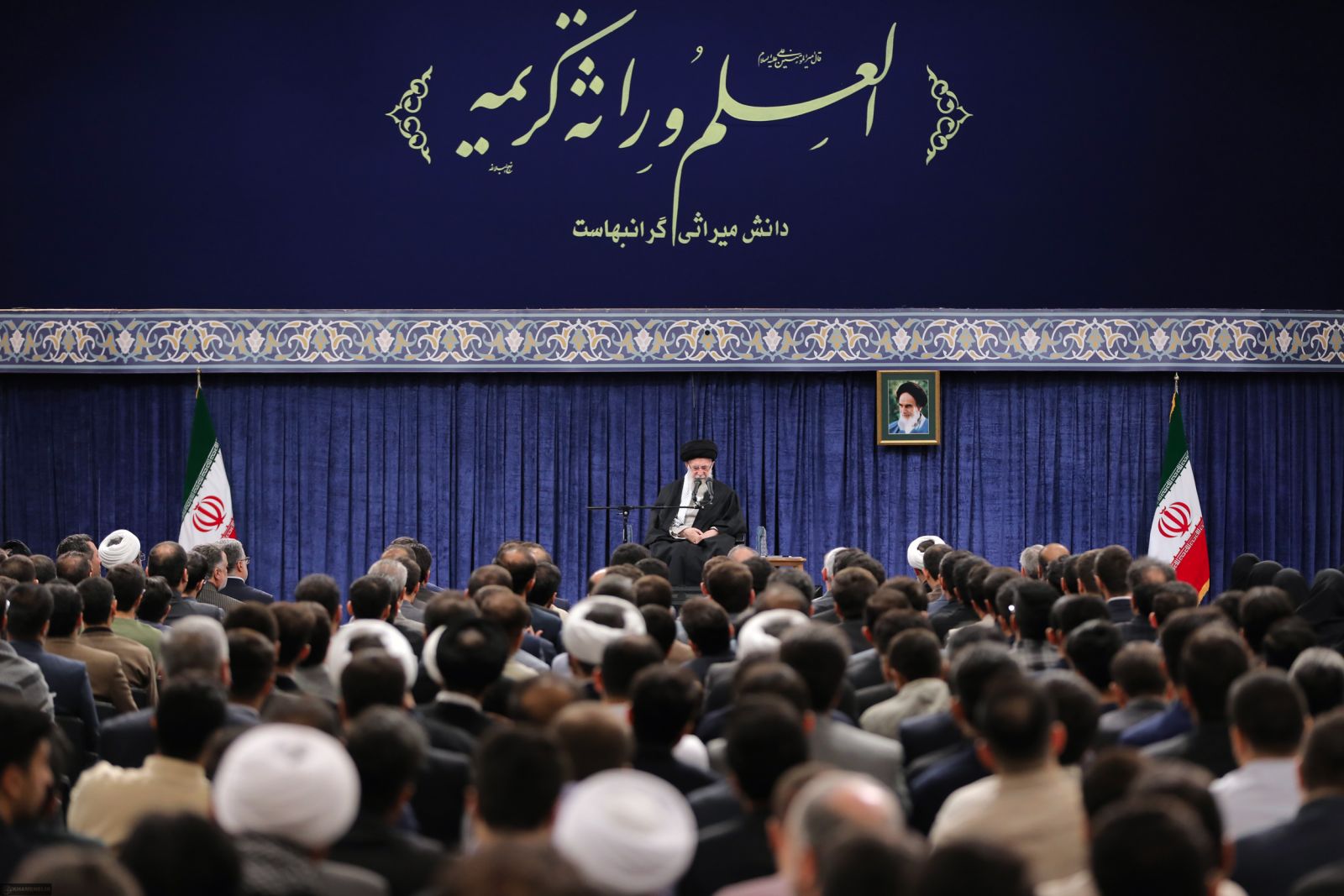 رهبر انقلاب: ما عزاداریم اما جنس عزای ما همچون جنس عزای سیدالشهدا(ع) زنده کننده است / اساس مشکلات منطقه حضور کسانی است که به دروغ دم از صلح و آرامش میزنند / تنها راه پایان جنگ در منطقه کم شدن شرّ آمریکاست