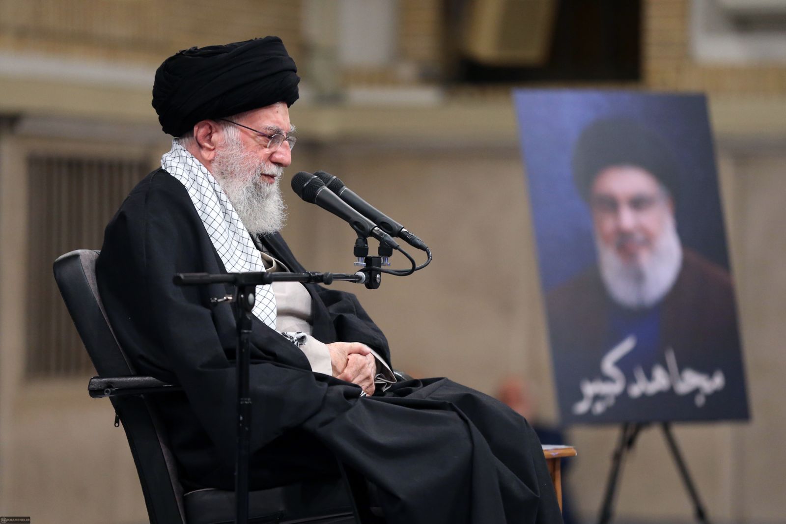 رهبر انقلاب: ما عزاداریم اما جنس عزای ما همچون جنس عزای سیدالشهدا(ع) زنده کننده است / اساس مشکلات منطقه حضور کسانی است که به دروغ دم از صلح و آرامش میزنند / تنها راه پایان جنگ در منطقه کم شدن شرّ آمریکاست