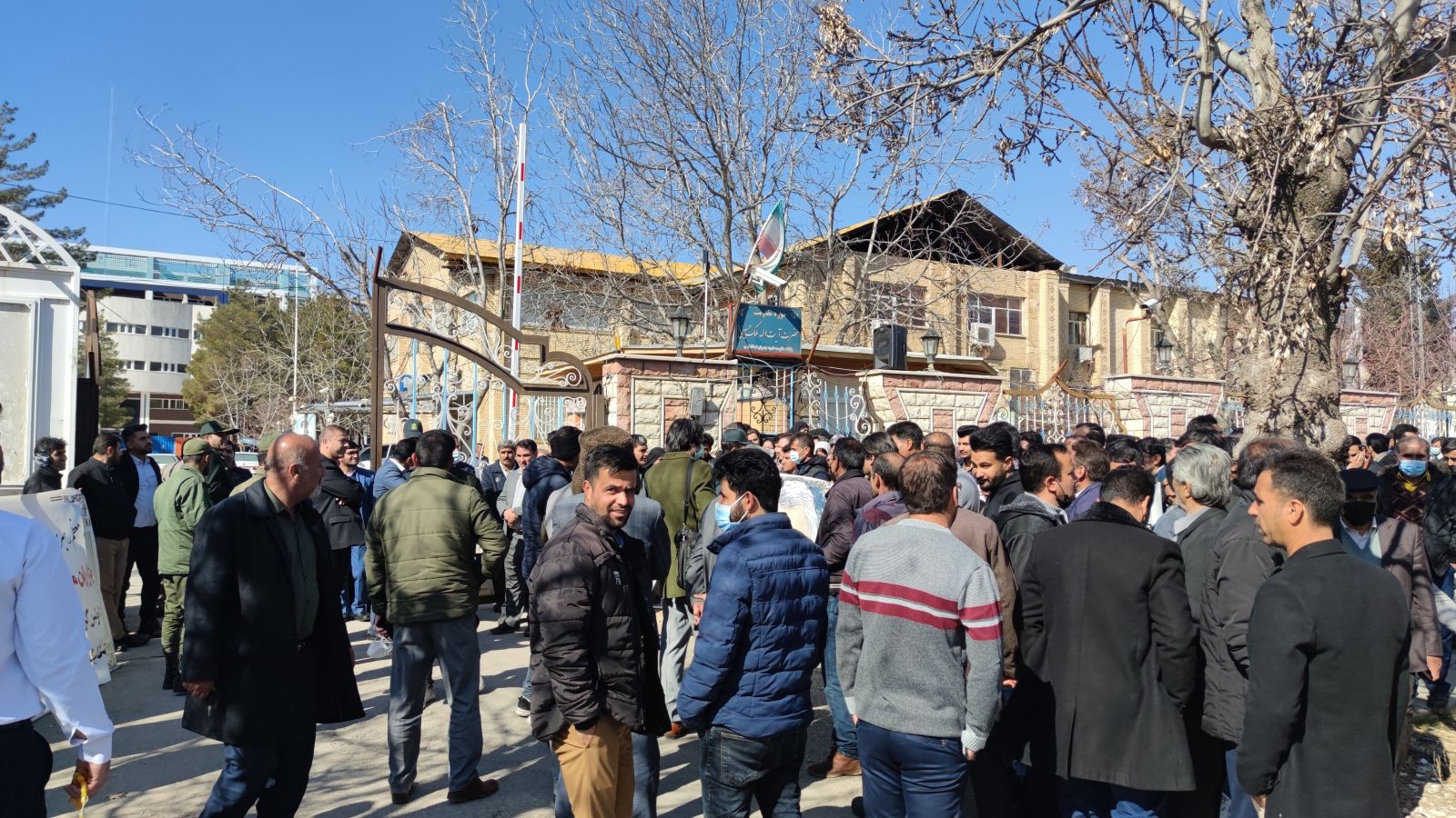 تجمع غرفه داران جمعه بازار یاسوج جلوی استانداری