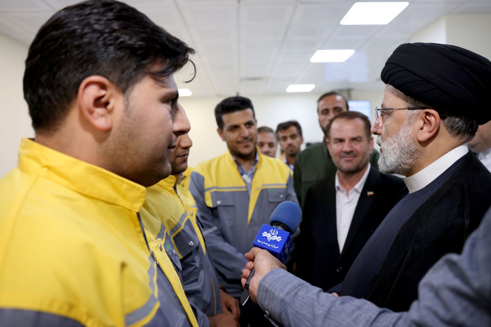 قدردانی ویژه رئیس جمهور از استاندار کهگیلویه و بویراحمد؛ همدلی و حمایتهای آقای احمدزاده نقش بسزایی در راهاندازی پروژههای بزرگ استان داشته است