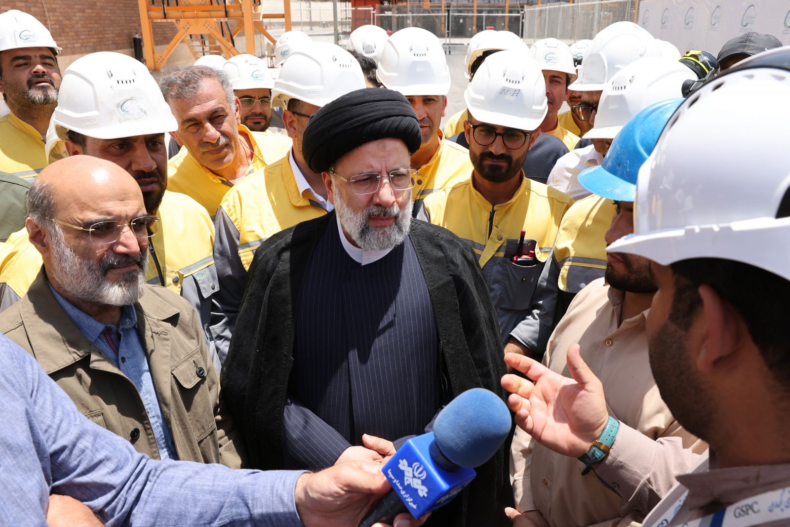 قدردانی ویژه رئیس جمهور از استاندار کهگیلویه و بویراحمد؛ همدلی و حمایتهای آقای احمدزاده نقش بسزایی در راهاندازی پروژههای بزرگ استان داشته است