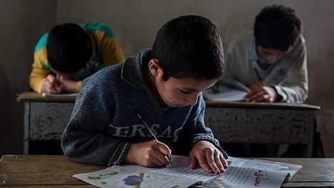 موج بیسوادی کشور را فرا میگیرد / از هر ۲۰ دانشآموز ۵ نفر سواد خواندن و نوشتن ندارند / میانگین نمرات امتحان نهایی برای تمام رشتههای نظری در کهگیلویه و بویراحمد زیر ۱۰ است.