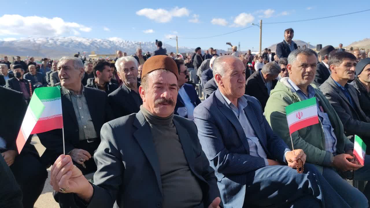 بهرامی در جمع دشترومیها / کنایه عباسی به اصلاحطلبان: یار مفروش به دنیا که بسی سود نکرد / آن که یوسف به زر ناسره بفروخته بود / محمد بهرامی: هشدار میدهم؛ رقابت باید حوانمردانه باشد / مردم این فرصت را در اختیار من قرار دهند تا در طرحها و لوایح ملی برای ملت ایران تاثیرگذار باشم
