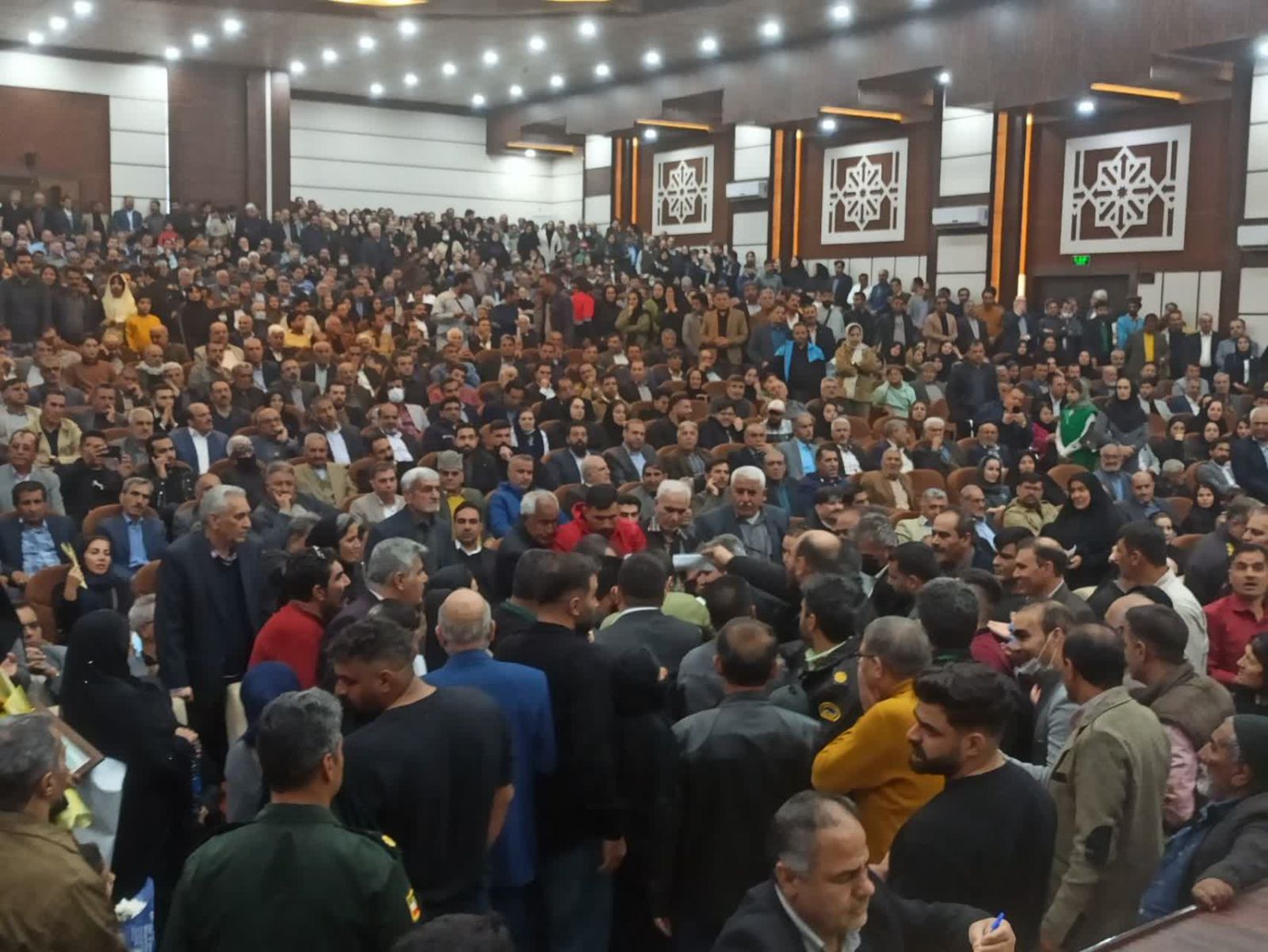 فیلم و تصاویر | غلامرضا تاجگردون، اولین سخنرانی رسمی خود را پس از پیروزی در انتخابات مجلس برگزار کرد / تاجگردون چرا نیش میزند؟
