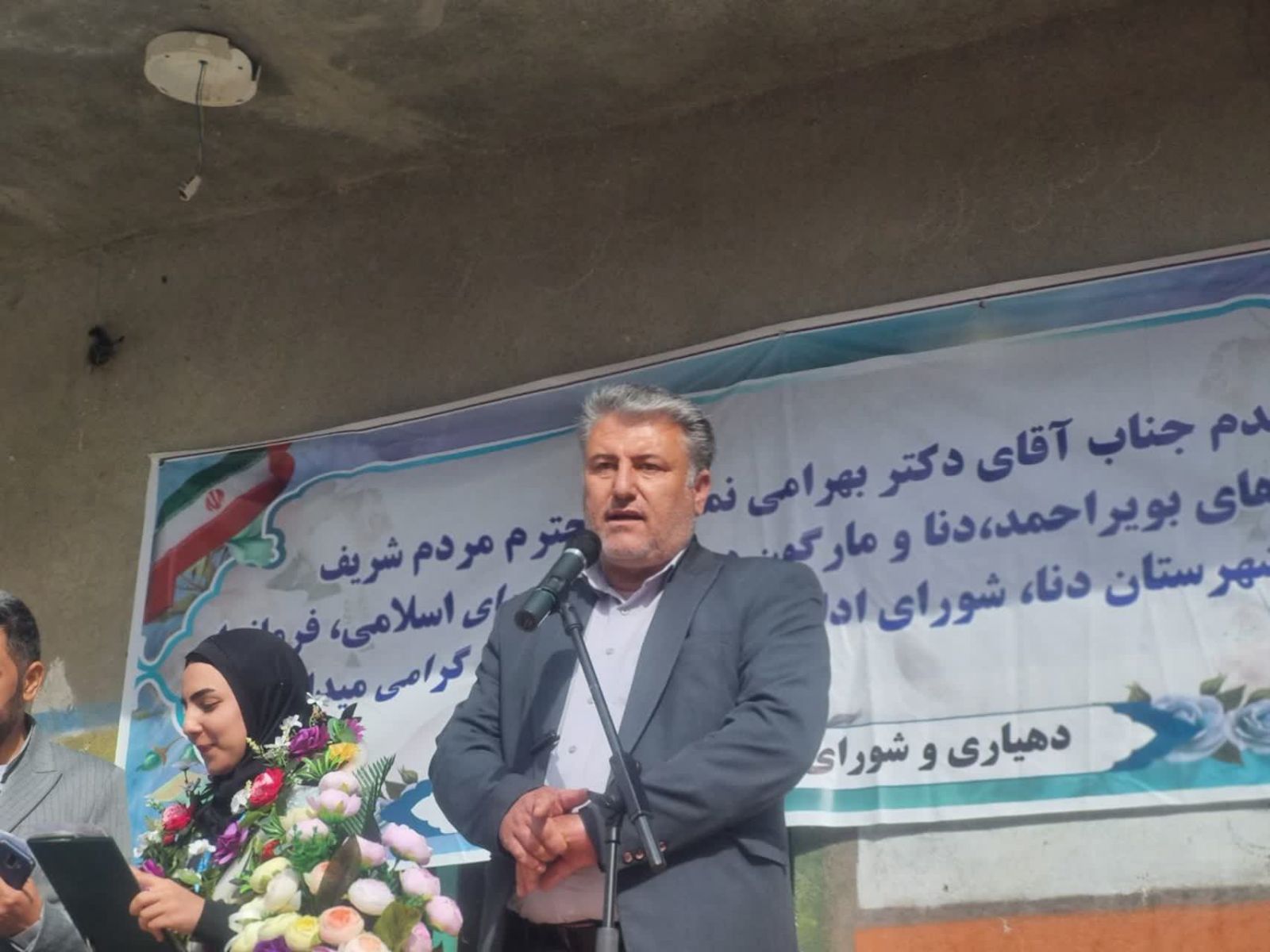 تصاویر | مدیران استانی در کنار بهرامی نماینده بویراحمد؛ بازدید از روستای ستار هدایت‌خواه / بهرامی: فاصله گرفتن از مردم به معنای از دست دادن زمین بازی است