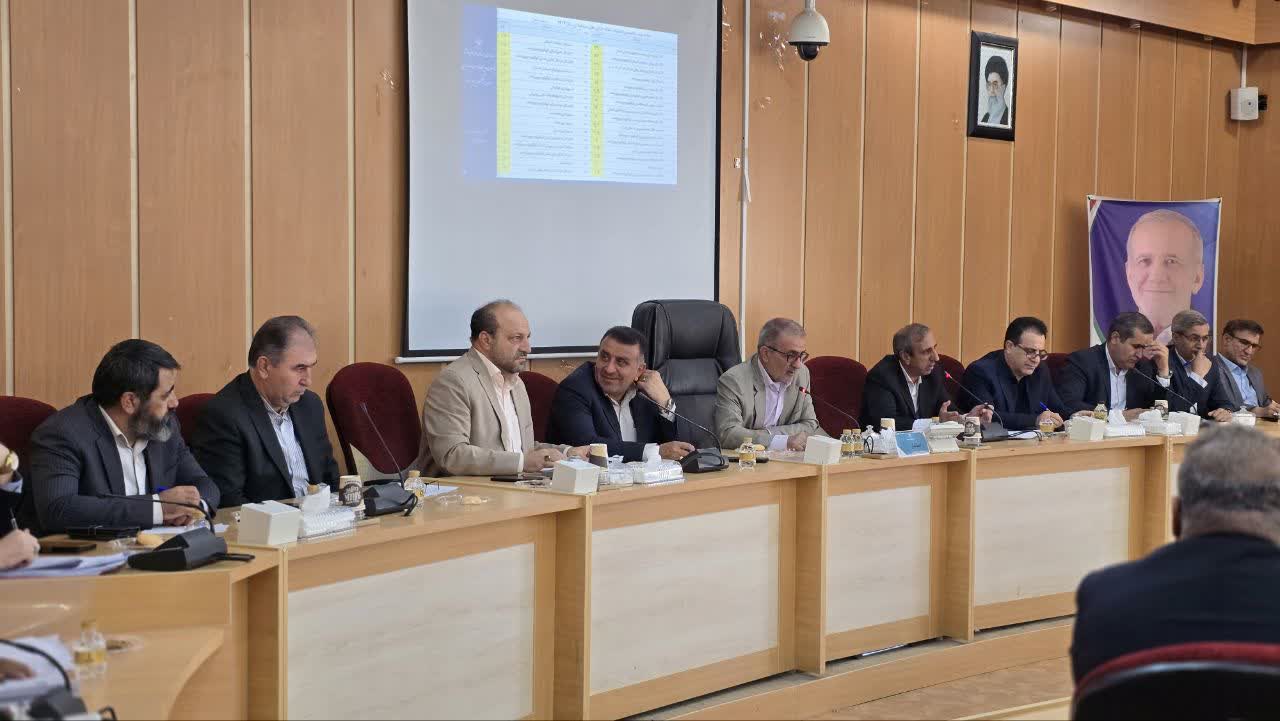 ۴۲ میلیارد تومان اعتبار ورزش در کهگیلویه و بویراحمد روی هوا ماند / غیبت سرپرست ادارهکل در نشست استانداری / یدالله رحمانی: «نامه فوری آمد، پارسایی به تهران رفتند!» / شهامت: حتی یک ریال از اعتبارات برگشت داده نشود، البته جذب کاذب نیز پذیرفتنی نیست