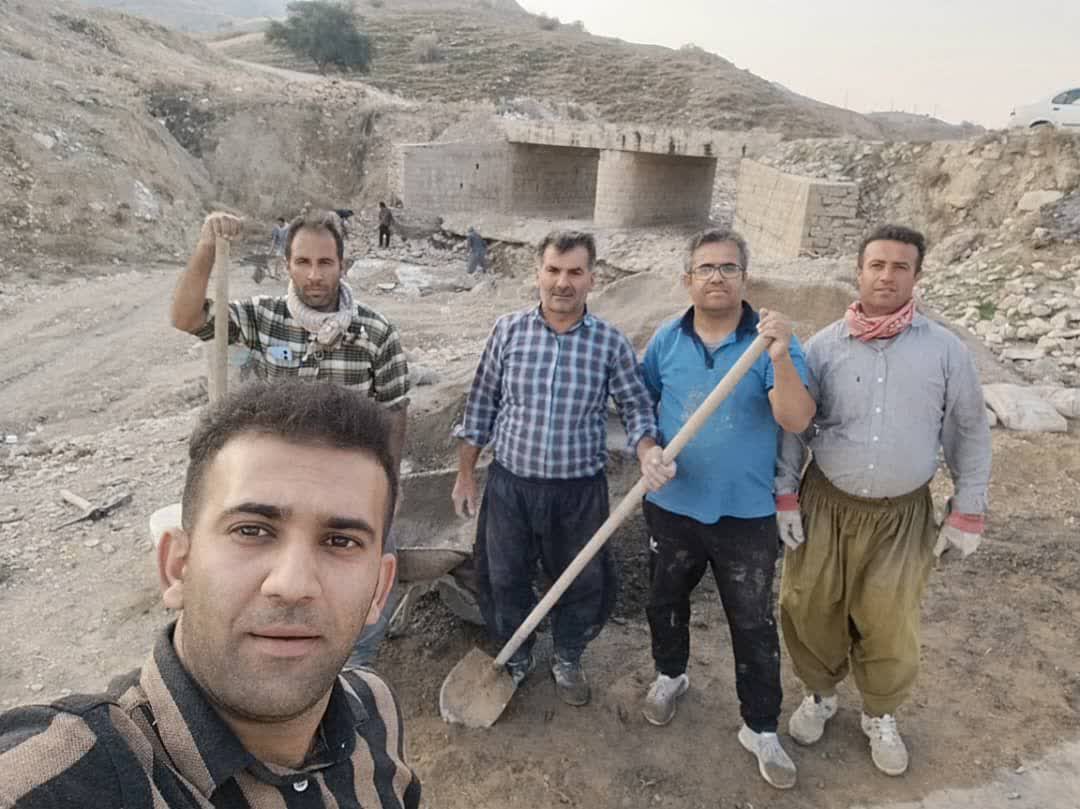  تعمیر پل کوهبرد: انعکاسی از کم‌‌کاری دستگاه‌های متولی (راهداری و راه و شهرسازی) / چرا اهالی کوهبرد به‌جای دولت پل می‌سازند؟