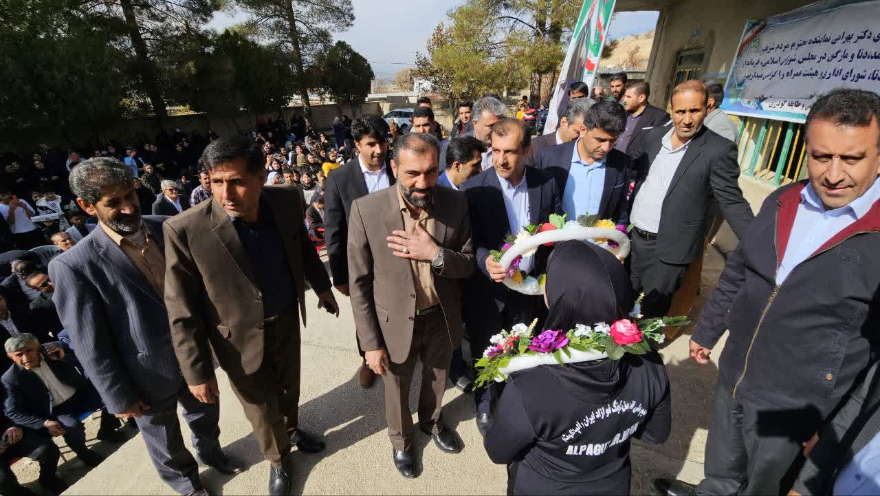 تصاویر | مدیران استانی در کنار بهرامی نماینده بویراحمد؛ بازدید از روستای ستار هدایتخواه / بهرامی: فاصله گرفتن از مردم به معنای از دست دادن زمین بازی است