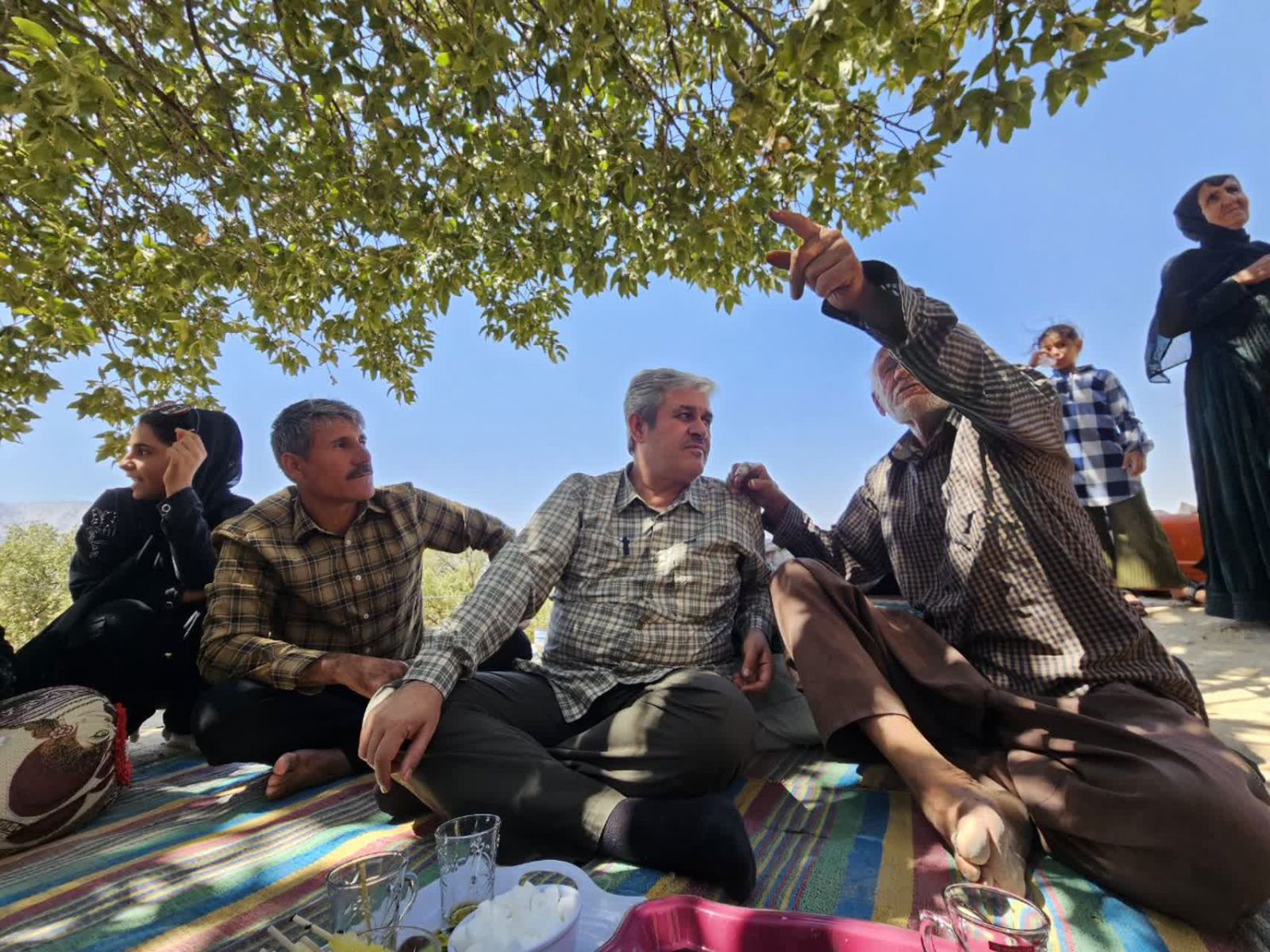 بازدید تاجگردون و معاون راهداری کشور از راههای روستایی شهرستان باشت + تصاویر