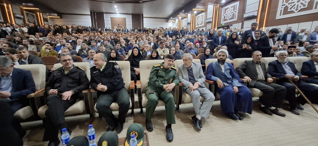 تصاویر اختصاصی کبنانیوز از سخنرانی تاج‌گردون  / غلامرضا تاجگردون: این چهار سال زمان خدمت است، نه بازی‌های سیاسی! /حاکمیت باید به مردم نزدیک‌تر شود تا از بحران‌ها عبور کنیم!