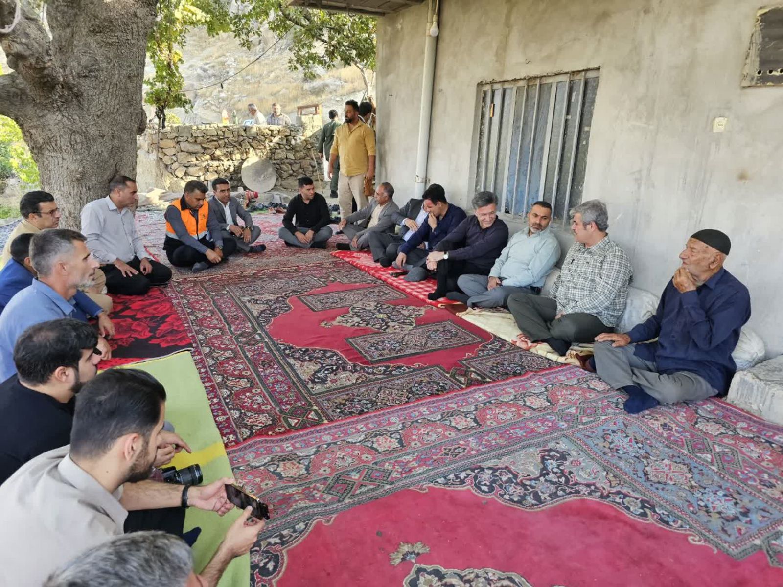 بازدید تاجگردون و معاون راهداری کشور از راههای روستایی شهرستان باشت + تصاویر