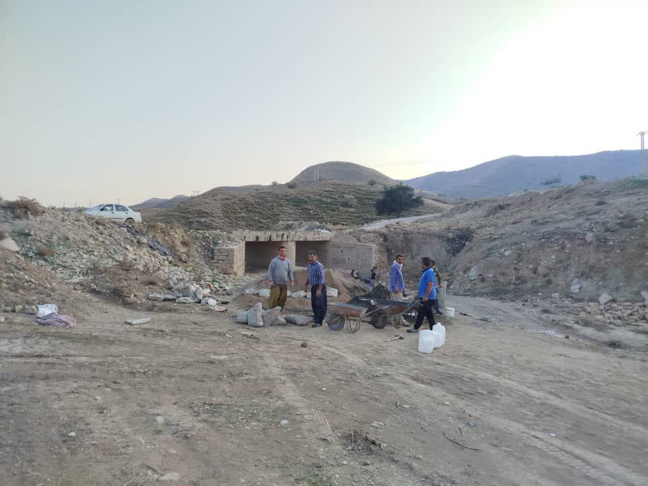  تعمیر پل کوهبرد: انعکاسی از کم‌‌کاری دستگاه‌های متولی (راهداری و راه و شهرسازی) / چرا اهالی کوهبرد به‌جای دولت پل می‌سازند؟