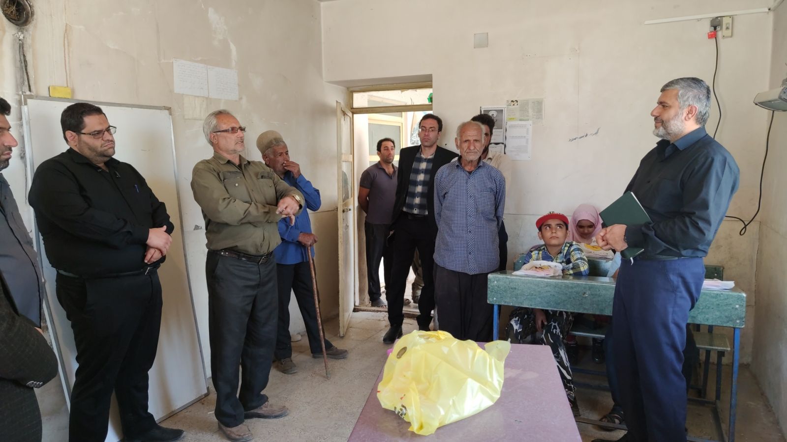 کبنا در بازدید از روستاهای مرادآباد، جهادآباد و چشمه بلوطک گزارش میدهد
