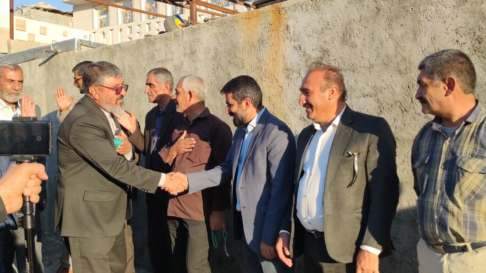 نادر منتظریان در شهر پاتاوه گذرگاه تاریخ / تاکید چهرههای شناخته شده پاتاوه بر «بویراحمد واحد» و عبور از جغرافیا و قومگرایی / فروغی: هر جا تعصبات را معیار قرار دادیم با مشکل مواجه شدیم / نخبگان از عرصه اجرایی کنار گذاشته شدهاند/ منتظریان: باید از شعار بگذریم / تبعیض و رانت ثمره سوء مدیریتها است / فرمانداری حق بخش پاتاوه است