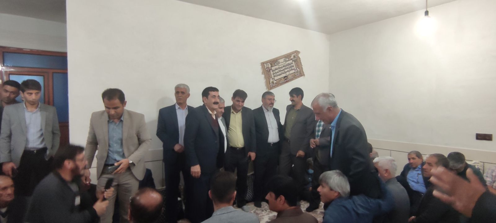 نادر منتظریان در شهر پاتاوه گذرگاه تاریخ / تاکید چهرههای شناخته شده پاتاوه بر «بویراحمد واحد» و عبور از جغرافیا و قومگرایی / فروغی: هر جا تعصبات را معیار قرار دادیم با مشکل مواجه شدیم / نخبگان از عرصه اجرایی کنار گذاشته شدهاند/ منتظریان: باید از شعار بگذریم / تبعیض و رانت ثمره سوء مدیریتها است / فرمانداری حق بخش پاتاوه است