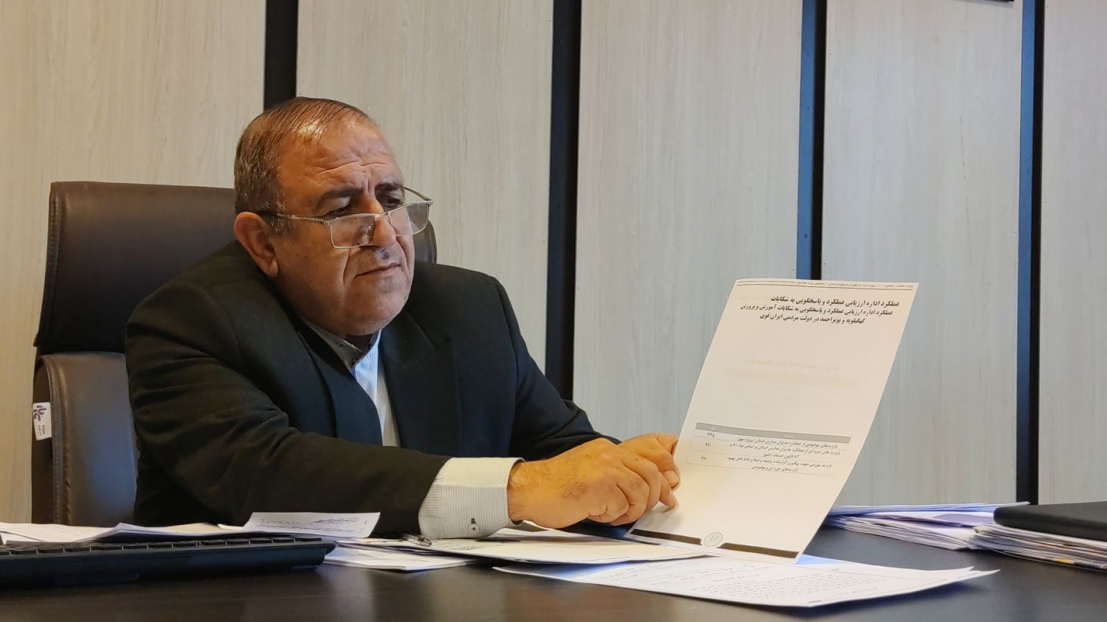 پاسخهای عزتخواه، مدیرکل سابق آموزش و پرورش کهگیلویه و بویراحمد به سؤالهای چالشی: بشکند قلمی که آزاد نباشد / آموزش و پرورش ستاد انتخاباتی مهدی روشنفکر بود؟ / بخاطر اینکه بگویند میانگین نمرات در زمان فلان مدیرکل بالا بود، من بیایم حق دانشآموز روستایی را که برای کنکور میخواند به گردن خودم بیاندازم، ابداً! / امسال واقعیترین نمرات دانشآموران را داشتیم