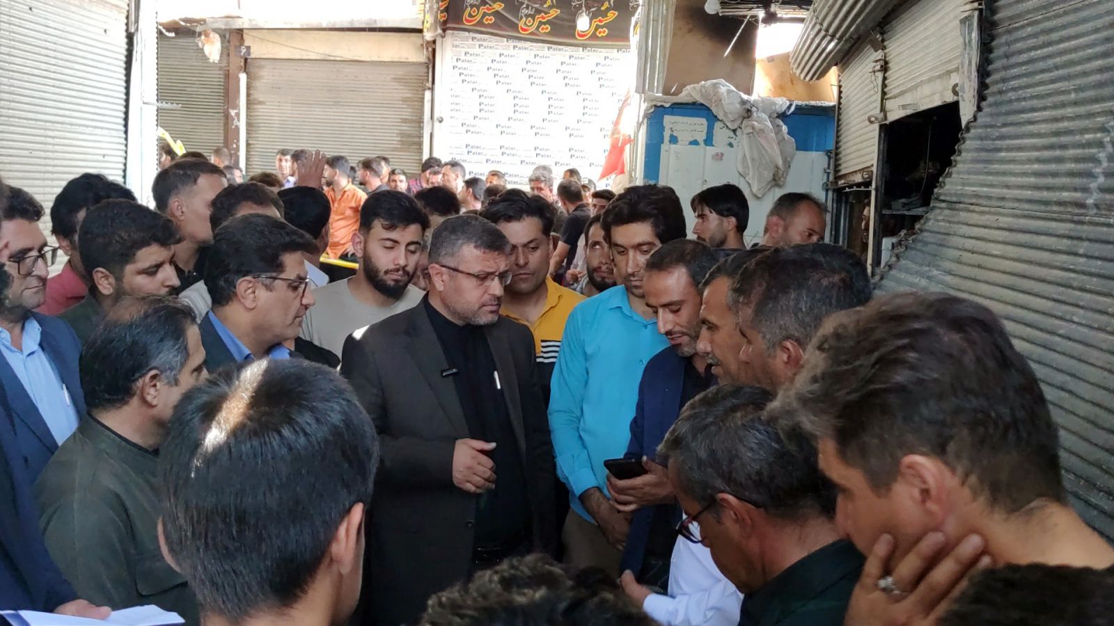 دادستان وارد جمعهبازار یاسوج شد / موسویان: تشکیل پروندهکیفری برای جمعهبازار یاسوج / با هیچکسی تعارف نداریم، بر اساس قانون با کسانی که در مسیر ساماندهی جمعه بازار یاسوج کوتاهی و خطایی کرده باشند، برخورد میشود / این مکان دیگر برای کسبه امن نیست / مافیای جمعهبازار یاسوج چه کسانی هستند؟