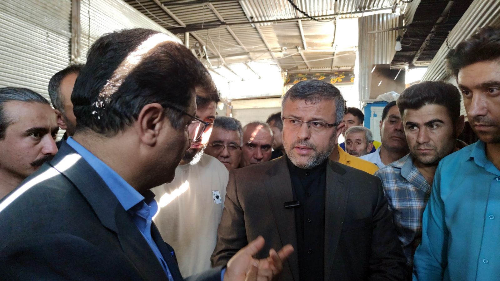 دادستان وارد جمعهبازار یاسوج شد / موسویان: تشکیل پروندهکیفری برای جمعهبازار یاسوج / با هیچکسی تعارف نداریم، بر اساس قانون با کسانی که در مسیر ساماندهی جمعه بازار یاسوج کوتاهی و خطایی کرده باشند، برخورد میشود / این مکان دیگر برای کسبه امن نیست / مافیای جمعهبازار یاسوج چه کسانی هستند؟
