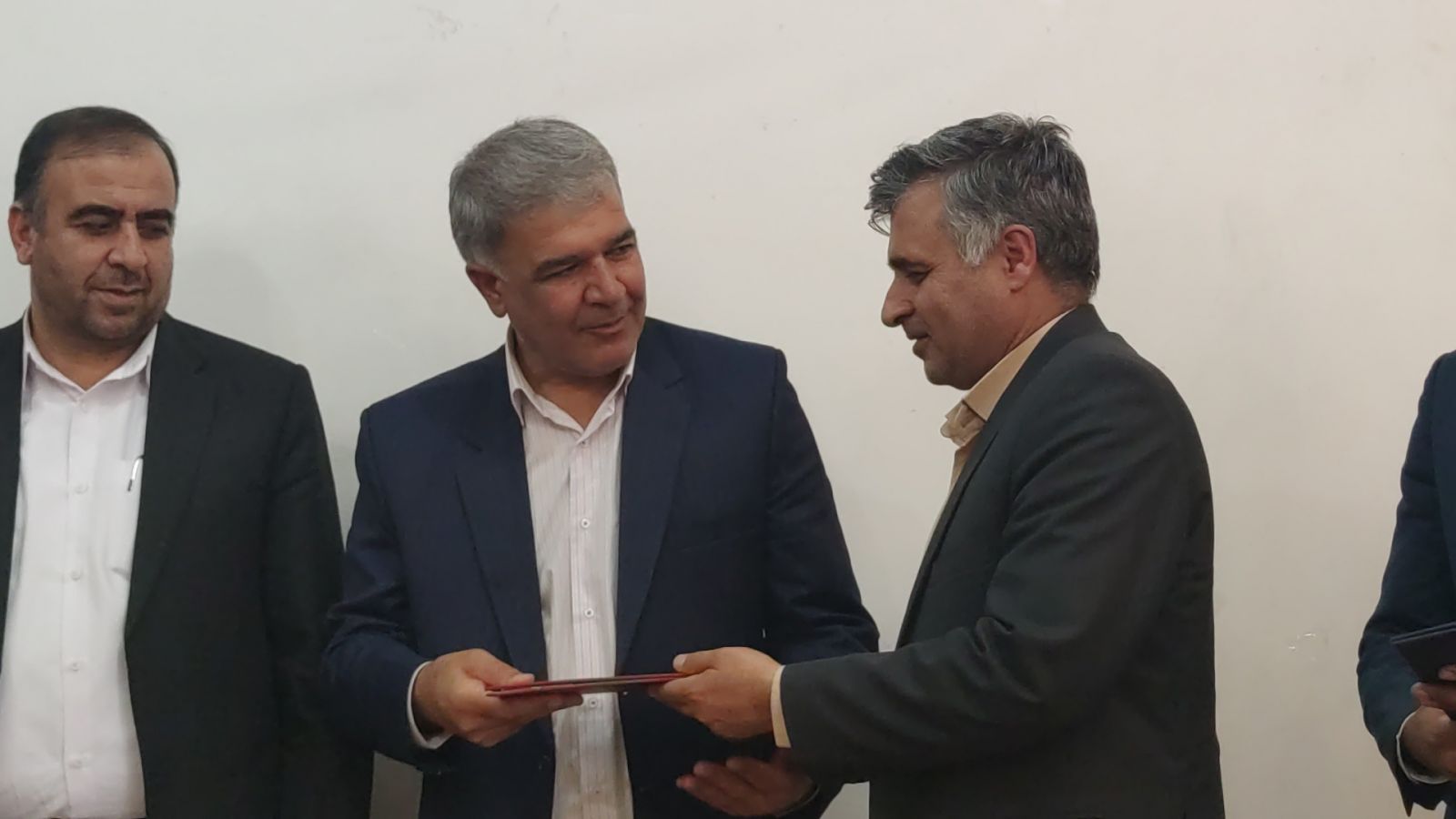 آیین تکریم و معارفه مدیران آموزش و پرورش بویراحمد / جمالی: رئیس جمهور نگاه فراکیر و وفاق دارد / رفاقت و دوستی قدیمی با آقای رضایی دارم