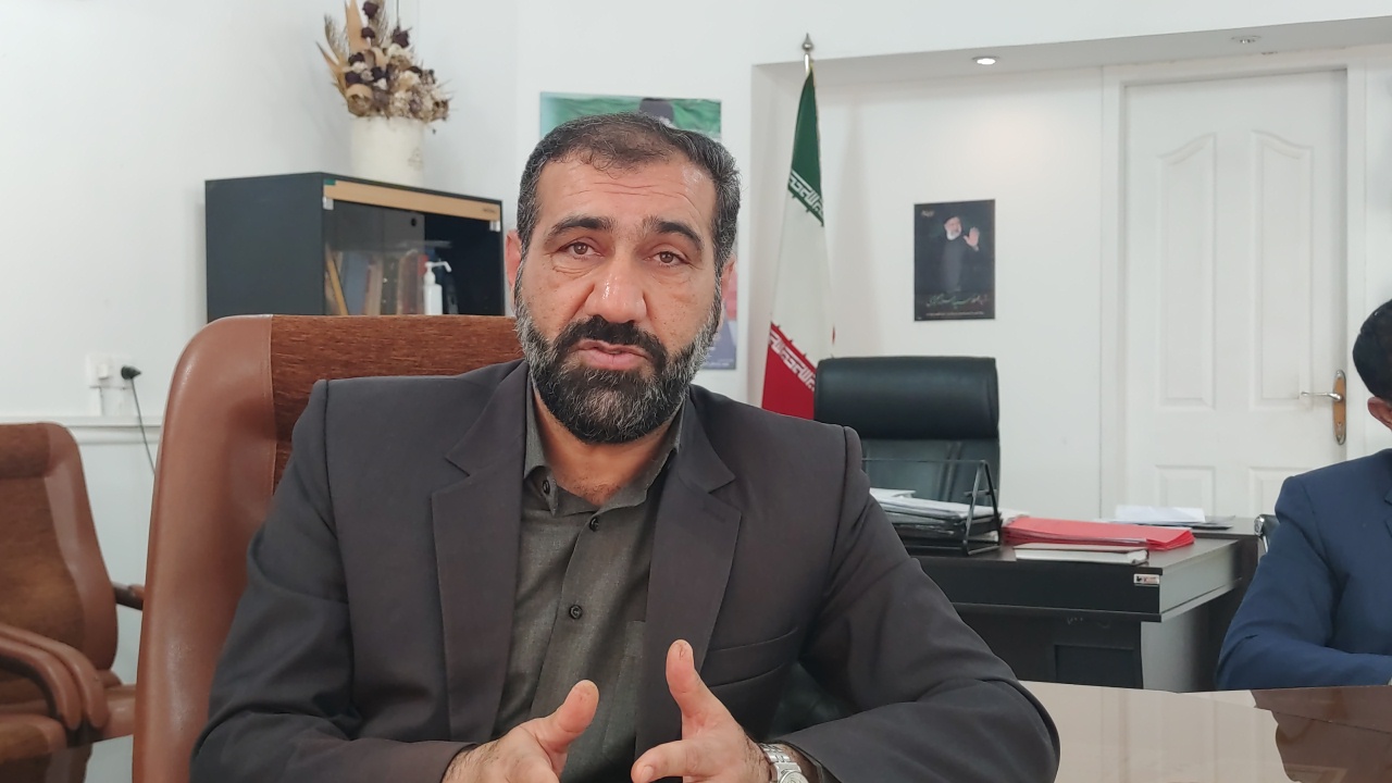 پاسخ عینالله دهقان، مدیرکل ورزش و جوانان کهگیلویه و بویراحمد به این سؤال؛ «آیا درست است که شما هر پولی که به هر هیئتی میدهید، بخشی از آن را برای خود مطالبه میکنید؟» / هر کس هر مستندی دراینخصوص دارد، ارائه دهد / کسانی که تسهیلات اشتغالزایی دریافت کردهاند؛ هیچ نسبت فامیلی هم با من ندارند / توزیع اعتبارات بر اساس جغرافیا، سردسیر و گرمسیر، بالا و پایین در تفکر ما وجود ندارد