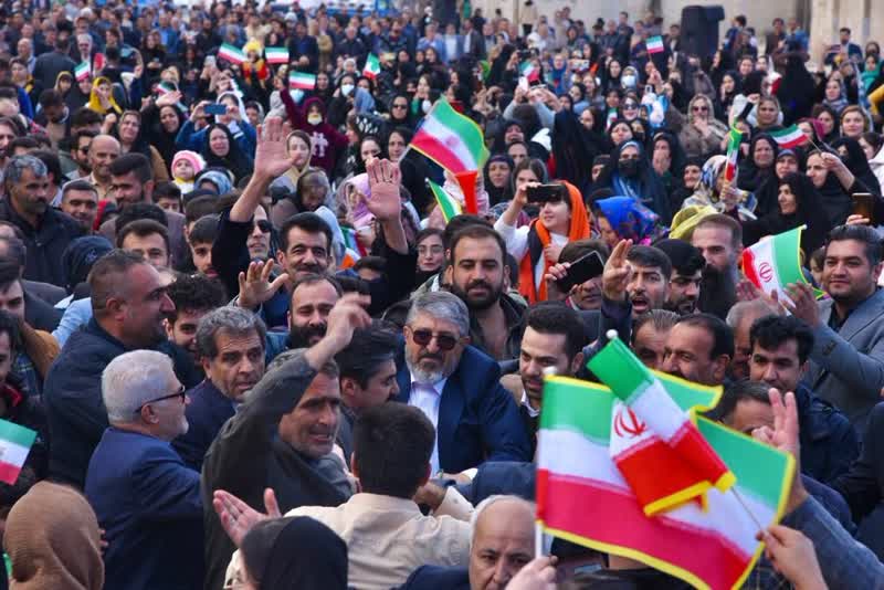 جلسه هم‌اندیشی مردم دشتروم با حضور نادر منتظریان / منتظریان رئیس ستاد انتخاباتی خود در انتخابات مجلس را معرفی کرد