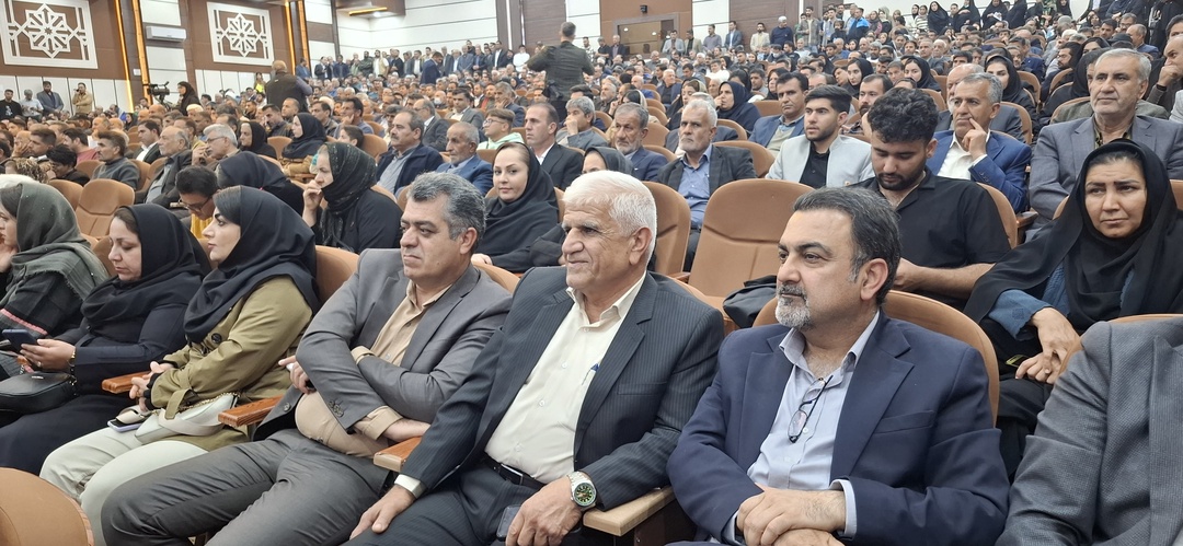 تصاویر اختصاصی کبنانیوز از سخنرانی تاج‌گردون  / غلامرضا تاجگردون: این چهار سال زمان خدمت است، نه بازی‌های سیاسی! /حاکمیت باید به مردم نزدیک‌تر شود تا از بحران‌ها عبور کنیم!